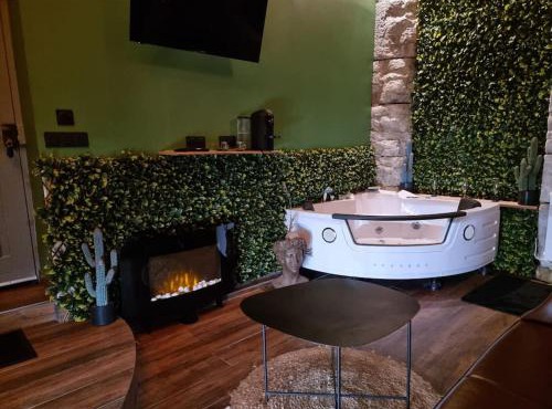 Tropic Love Room