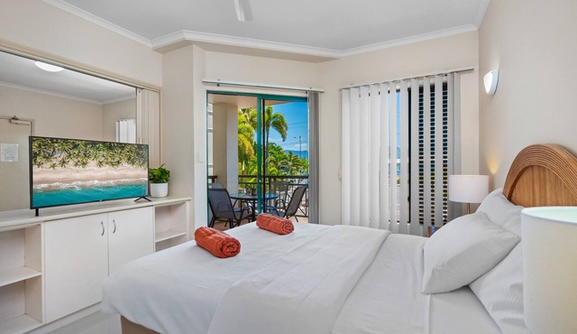 Tropic Towers: Cairns City Family Apartment