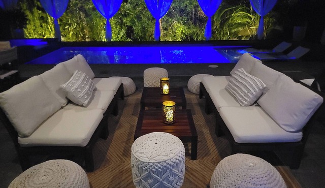 Tropical 4-bedroom Oasis on the river with Pool and Jacuzzi in Bonita Springs
