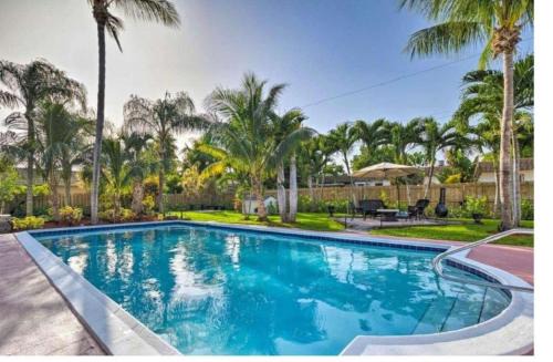 Tropical 7BR Mini-Resort w/Pool - Near Beach