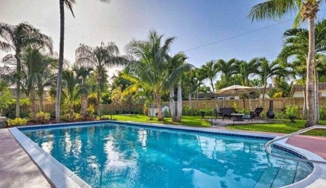 Tropical 7BR Mini-Resort w/Pool - Near Beach