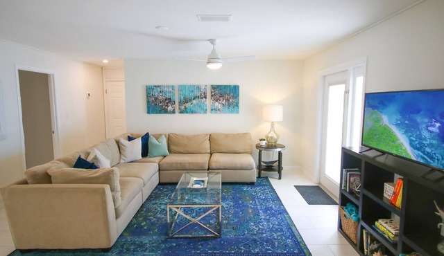 Tropical and Tranquil Bradenton hideaway