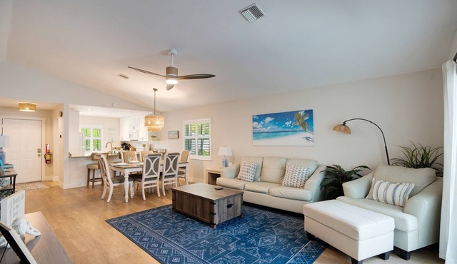 Tropical Breeze: Renovation Sleeps 16 Hot tub Pool