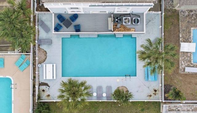 Tropical Castle | 12BR Retreat w/Pool | Sleeps 50