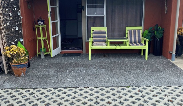 Tropical cosy Unit(1) close to surf club and town