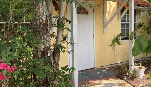 🌴Tropical Cottage, In The Lovely Palm Beach Historic District LOCATION!