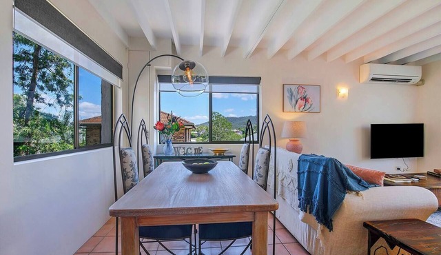 Tropical Dreaming in the Heart of Indooroopilly