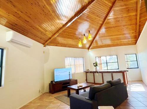 Tropical escape in central location Entire house