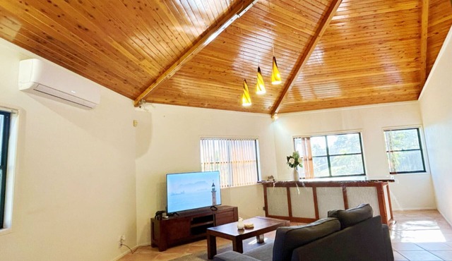 Tropical escape in central location/Entire house