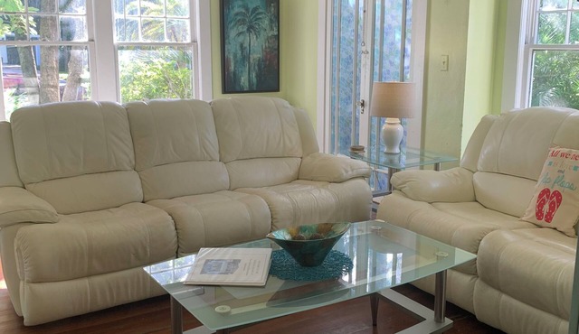 Tropical Escape in Downtown Melbourne, Just Minutes From Melbourne Beaches!