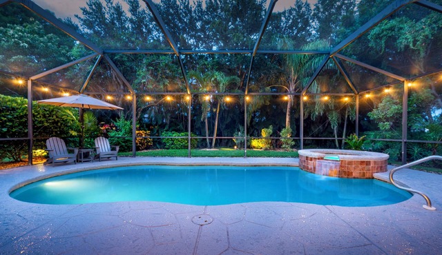 Tropical Escape - Surf Chic Lux Salt Pool & Spa. King Beds!