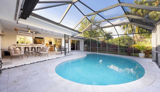 Tropical Escape with Heated Pool in Whiskey Creek - Close to Beach & Downtown