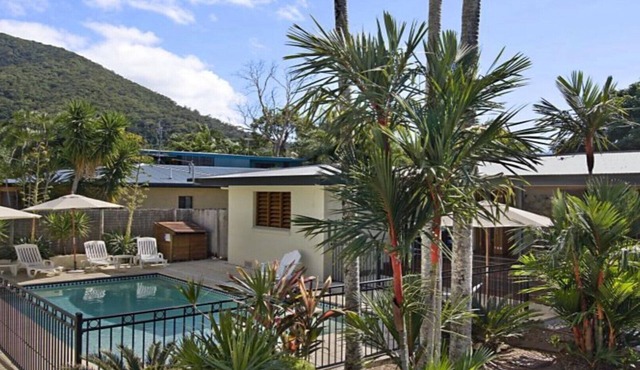 TROPICAL ESSENCE @ PALM COVE