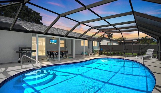 Tropical Family Escape with Pool, Arcade Games and Outdoor Lounge