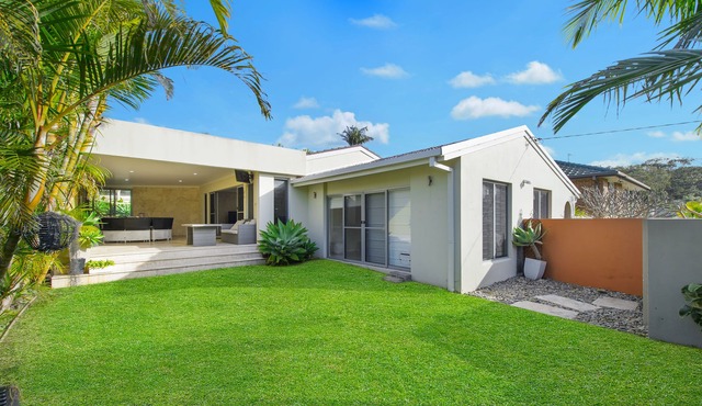 TROPICAL FEEL HOLIDAY NEAR THE BEACH