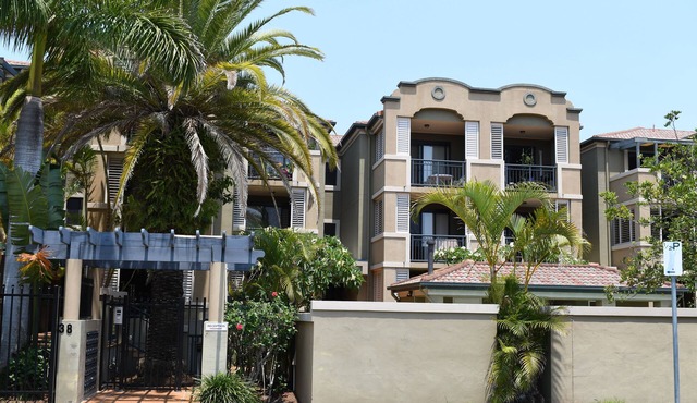 Tropical Feel in Trendy Nobby Beach