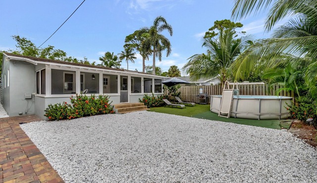 Tropical Getaway- Downtown/Las Olas with a POOL!