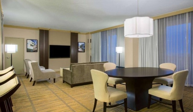 Tropical Getaway near Miami Airport & Convention Center | Swimming Pool