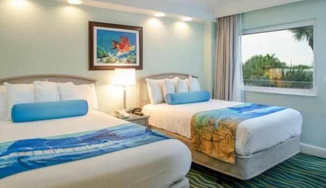 TROPICAL GROUP GETAWAY! 4 Gorgeous Units On The Beach w/ On Site Bar!