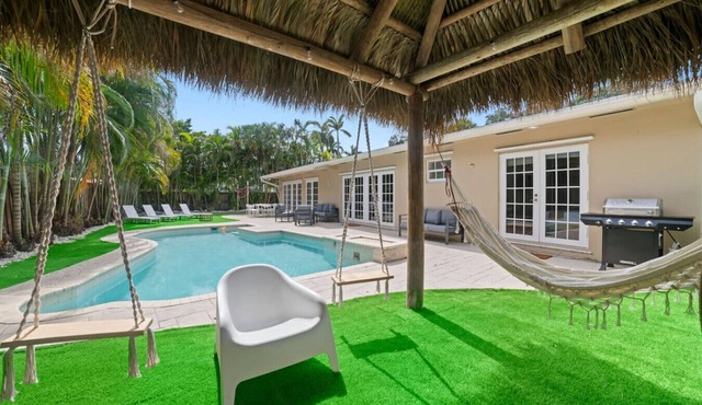 Tropical hideaway | private pool | tiki | beach