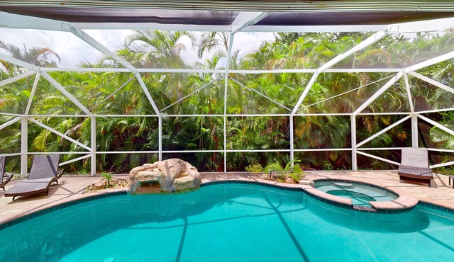 Tropical Hideaway — Private Pool, Spa‑Like Hot Tub, BBQ Grill & Entertainer's Lanai 🍹