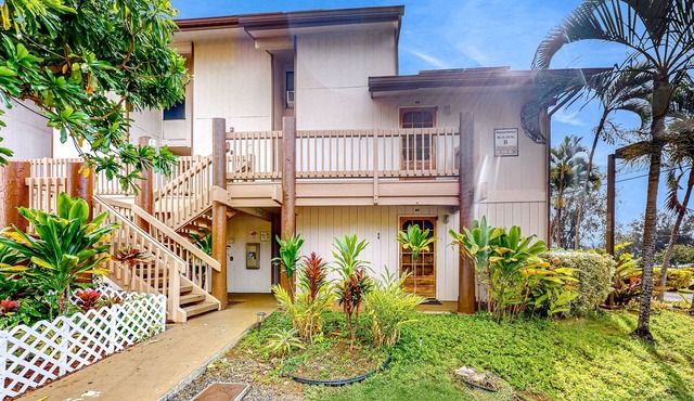 Tropical hideaway with easy beach access, alfresco patio, pool & tennis
