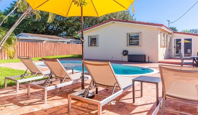 Tropical Home with Guest house and Private Pool