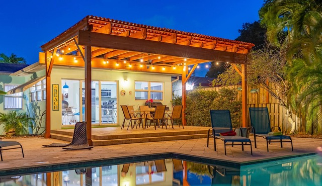 Tropical House with Pool & BBQ, Beach Nearby
