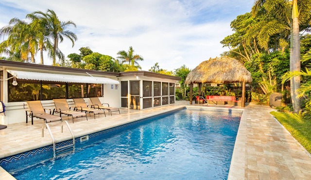 TROPICAL ISLAND INSPIRED POOL HOME NEAR THE BEACH