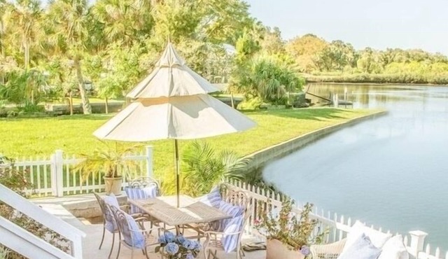 Tropical Island Romantic Waterfront Private New 2Bed Suite Pool Sand Beach Gulf!