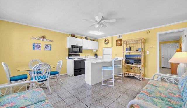 Tropical Isle 210 1 Bed 1 Bath Balcony Water View~ Reduced MONTHLY Rates