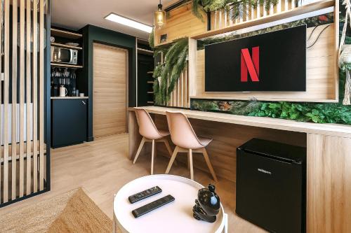 Tropical Jacuzzi Oasis - Terreaux