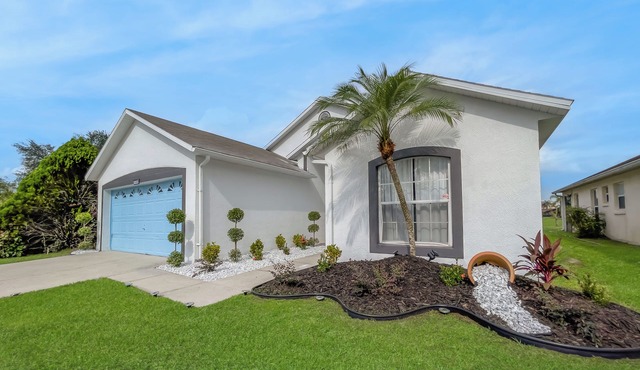Tropical Lakeview & Pool Oasis Near Theme Parks