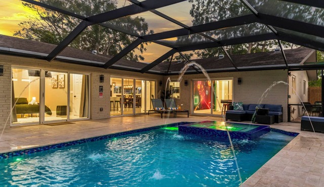 Tropical Luxury Retreat with warm Pool,5 bedr 3 bath& Mini Golf, Impact Windows