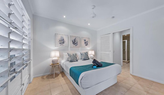 Tropical Mango WiFi Pool