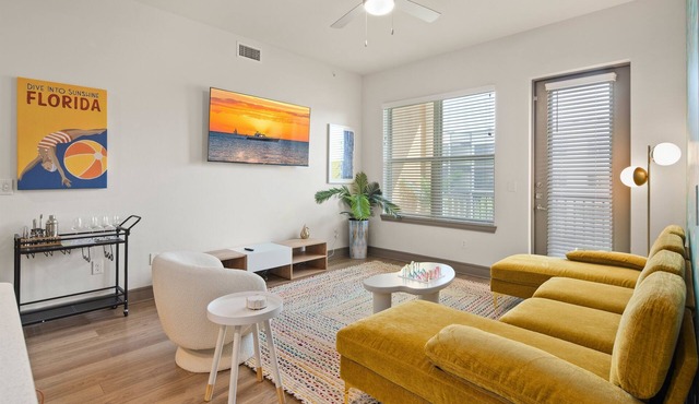 Tropical Oasis 2BR/2BA w./Pool, Gym, and Theater