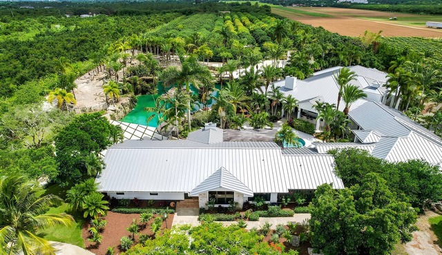 Tropical Oasis 5-Acre Retreat w/Pool & Garden
