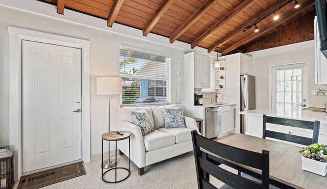 Tropical Oasis for your Naples Getaway!