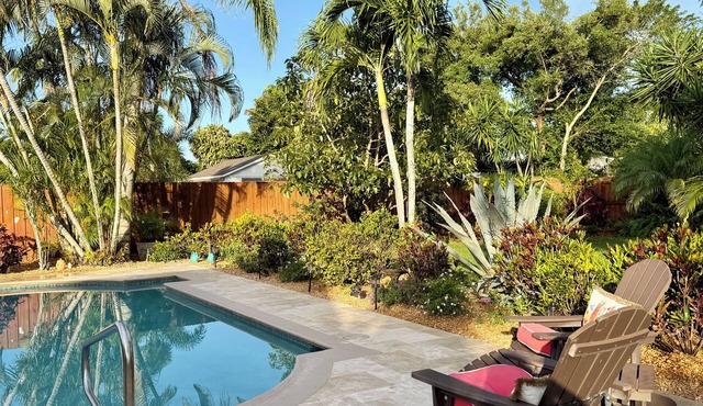 Tropical Oasis ~ Game Room ~ Spectacular Gardens ~ Heated 32' Saltwater Pool