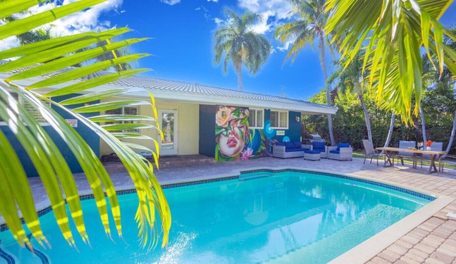 Tropical Oasis Heated saltwater Pool 6min to beach