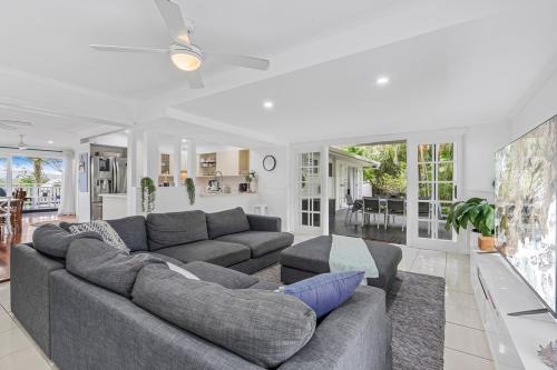 Tropical Oasis Heated Spa, Pool and Huge Decks