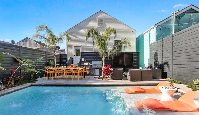 Tropical Oasis Near FQ | Heated Pool | Local Art