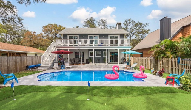 Tropical Oasis Retreat in Tarpon Springs