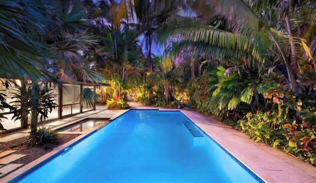 Tropical Oasis! Renovated 3BR Home, Heated Pool, BBQ