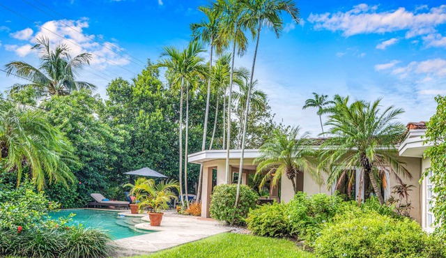 Tropical Oasis | Beach Proximity | Heated Pool | Quiet Neighborhood | Lake Key | H0MES