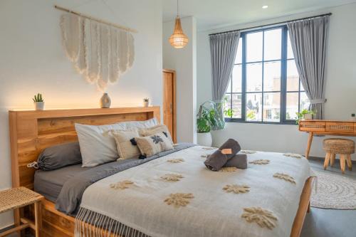 Tropical Oasis Villa - 3-min Walk to Beach - Fast Wi-Fi -Self Check-in - Private Pool