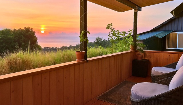 Tropical Ocean View Cottage Couples & Solo Retreat, Farm Jungalow Cabin w/180° Sunrise & Ocean View