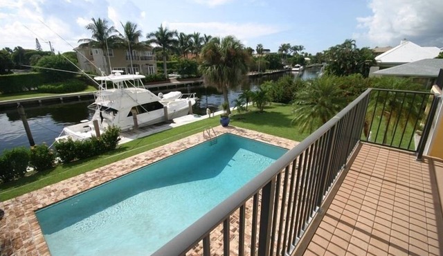 Tropical Palm Beach Waterfront Luxury