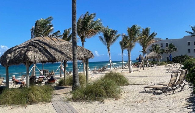 Tropical paradise in Florida's Gold Coast!