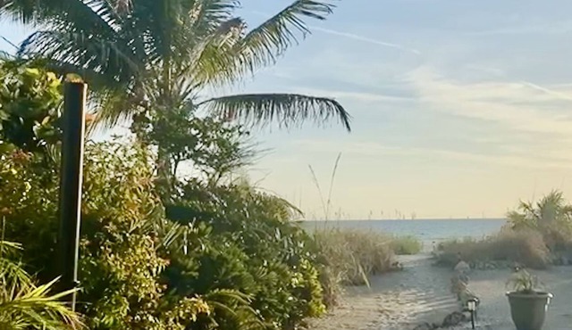 Tropical Paradise Cottage on the Beach VRC17-000167